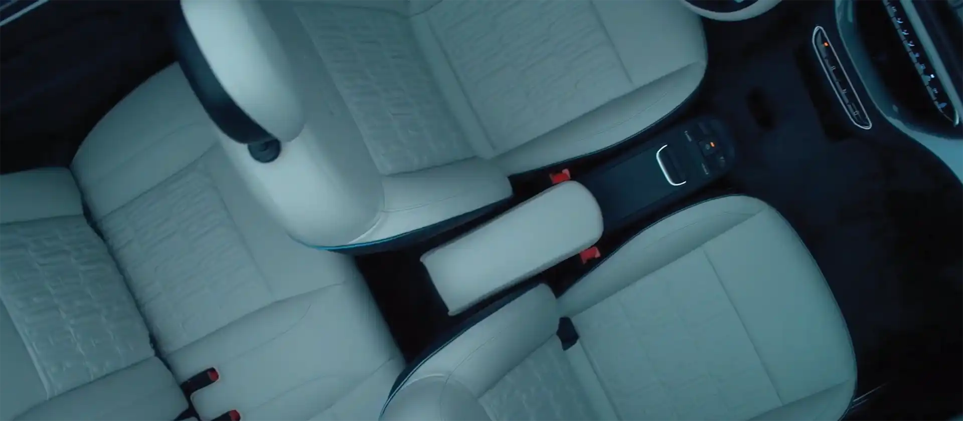Visual elements enhancing the online TVC with dynamic images Page 5 for Fiat